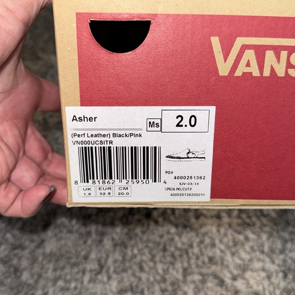 Vans - Picture 12 of 12